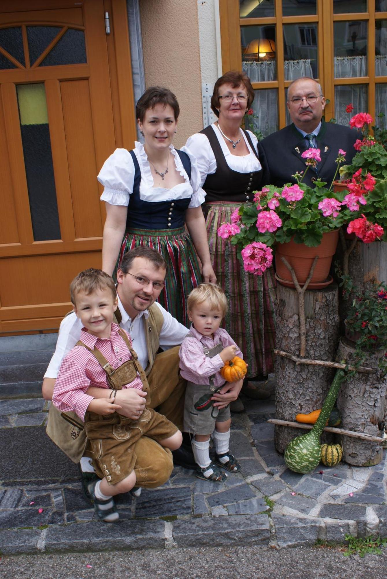 Gasthof Zur Kirche Hotel Kottes Exterior photo